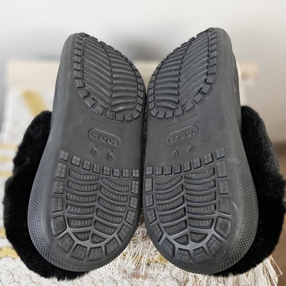 Crocs Furever Black Crush Classic Faux Fur Clog Mules Shoes M8 W10 - Picture 12 of 12